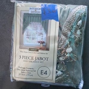 Curtain decor